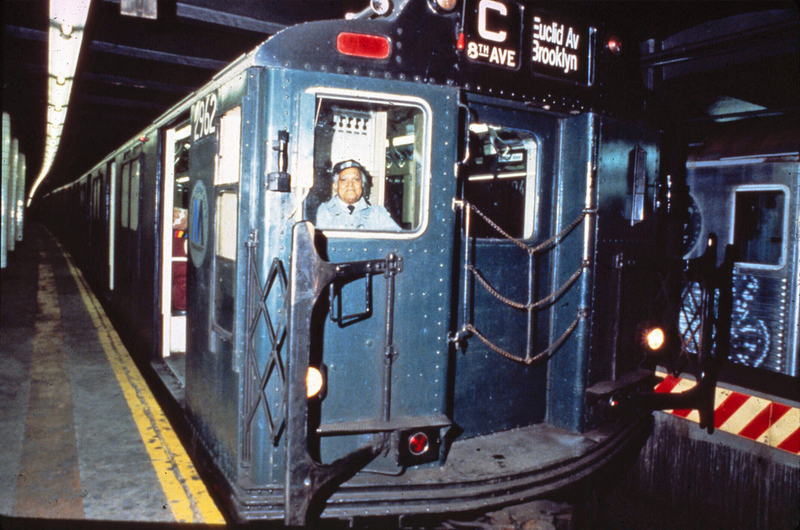 Illustration for article titled 37 Rare and Beautiful Images of the NYC Subway in the 1980s